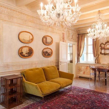 Explore Venice From A Sophisticated Hideaway In San Polo Kültér fotó