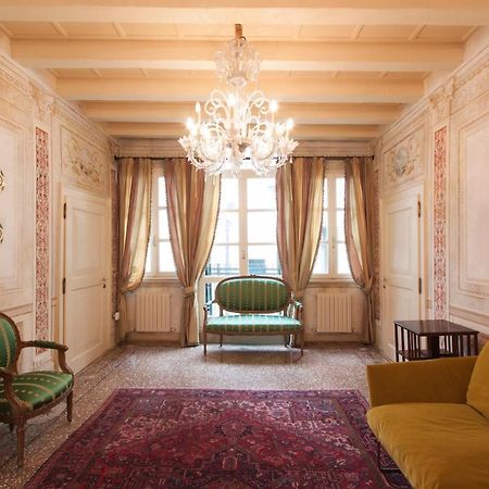 Explore Venice From A Sophisticated Hideaway In San Polo Kültér fotó