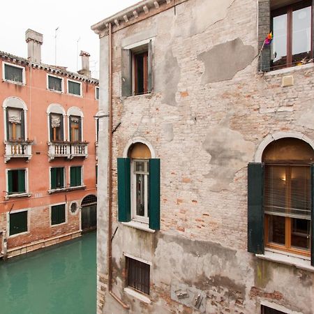 Explore Venice From A Sophisticated Hideaway In San Polo Kültér fotó