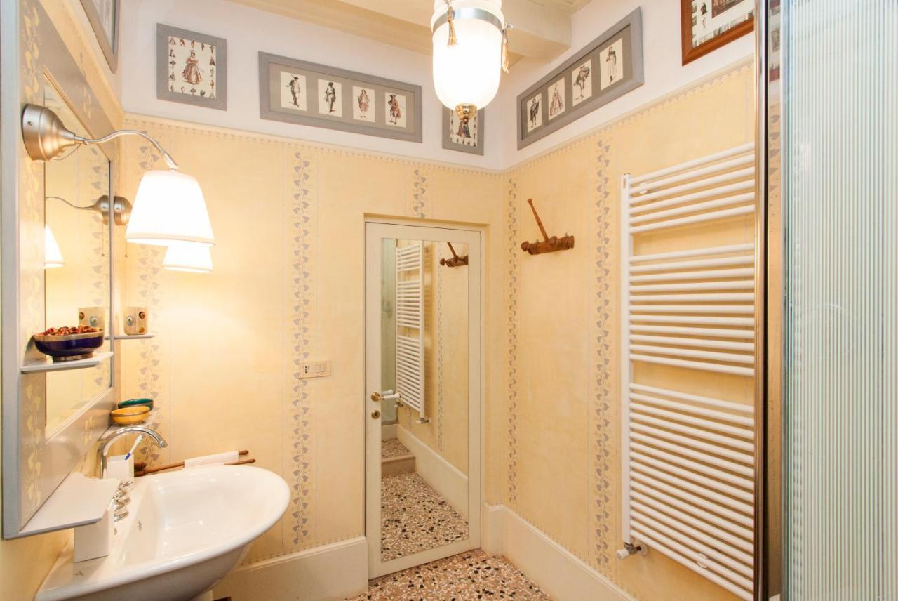 Explore Venice From A Sophisticated Hideaway In San Polo Kültér fotó