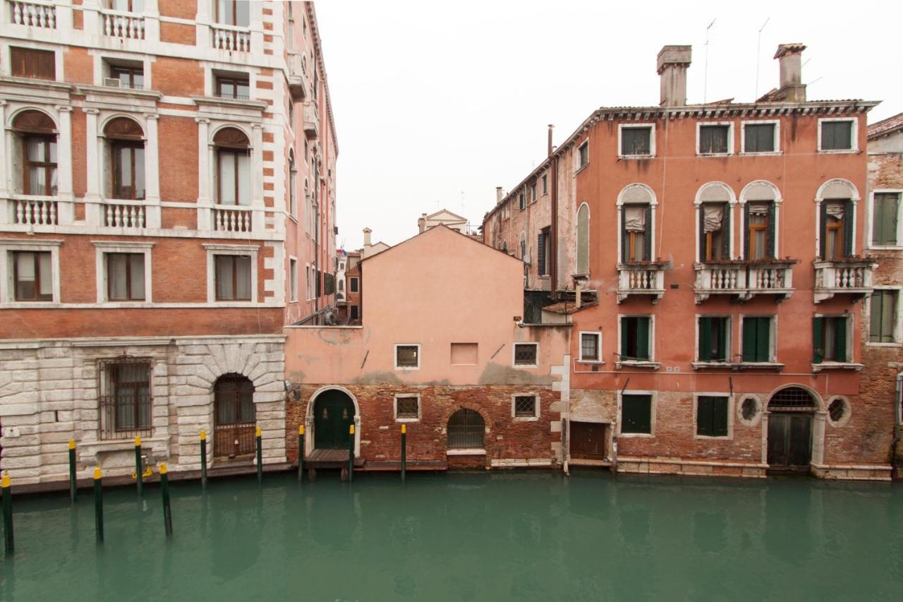 Explore Venice From A Sophisticated Hideaway In San Polo Kültér fotó