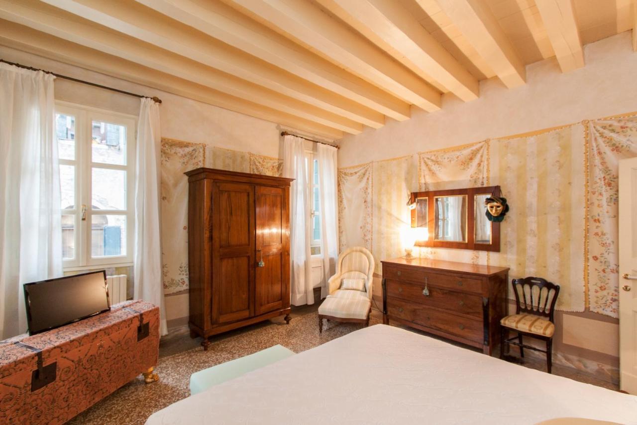 Explore Venice From A Sophisticated Hideaway In San Polo Kültér fotó