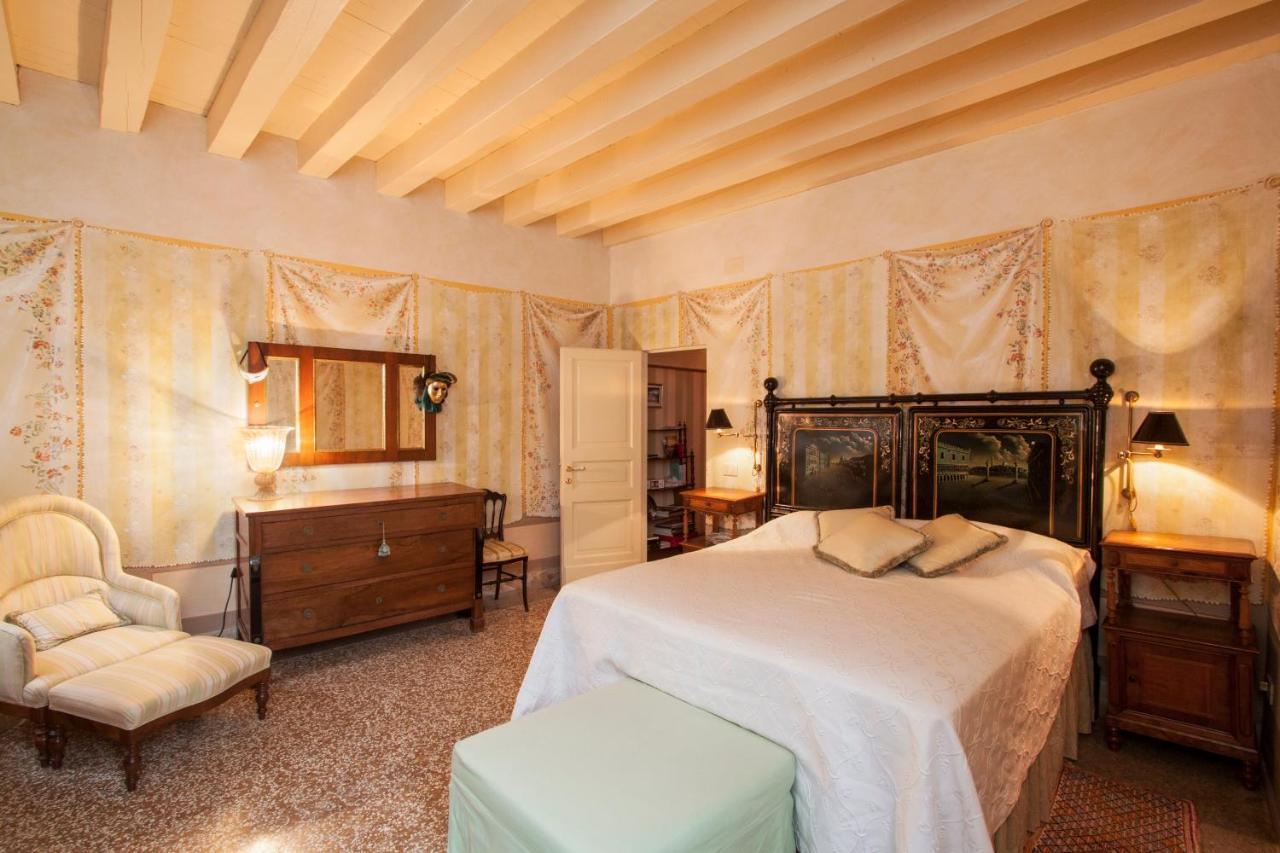 Explore Venice From A Sophisticated Hideaway In San Polo Kültér fotó