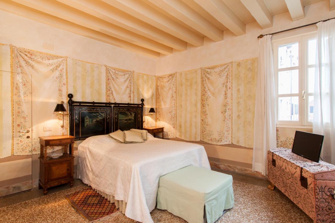 Explore Venice From A Sophisticated Hideaway In San Polo Kültér fotó