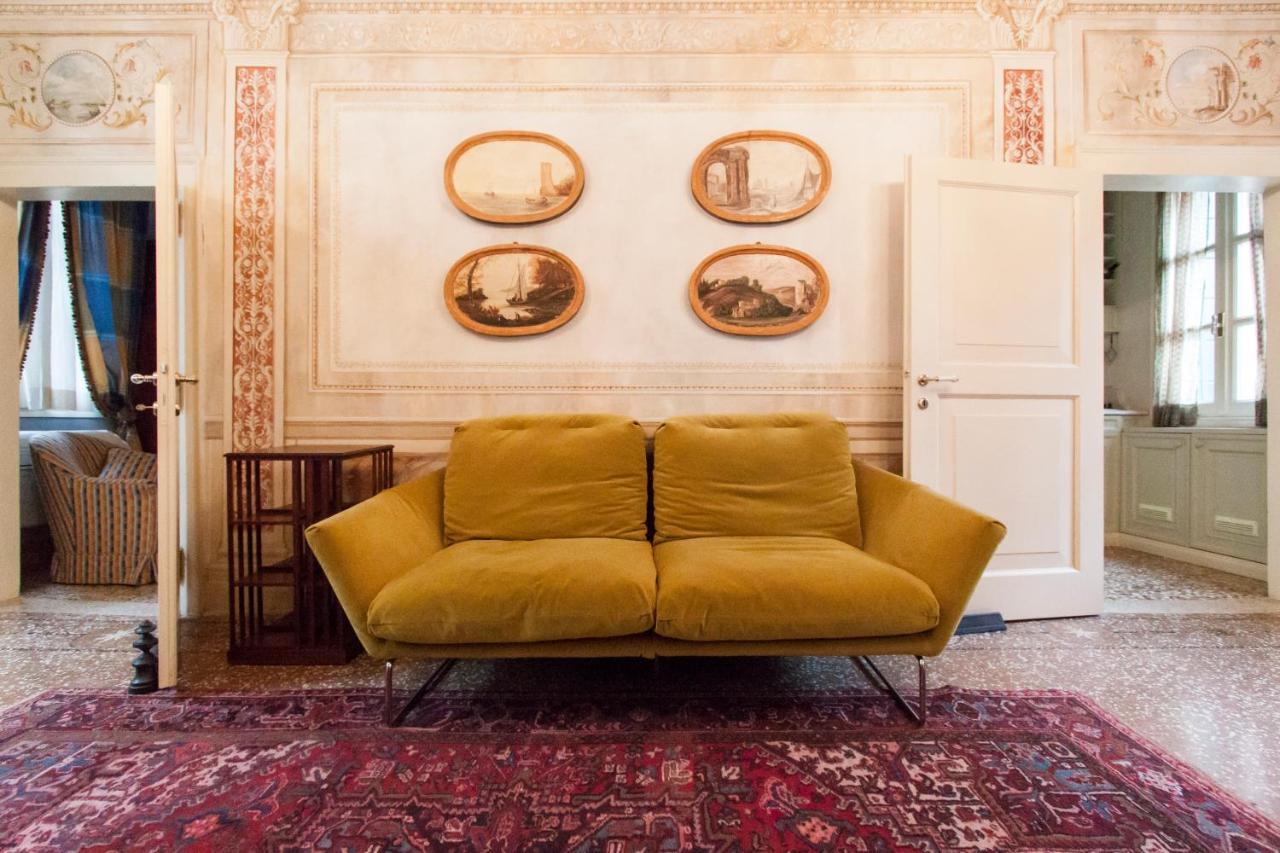 Explore Venice From A Sophisticated Hideaway In San Polo Kültér fotó