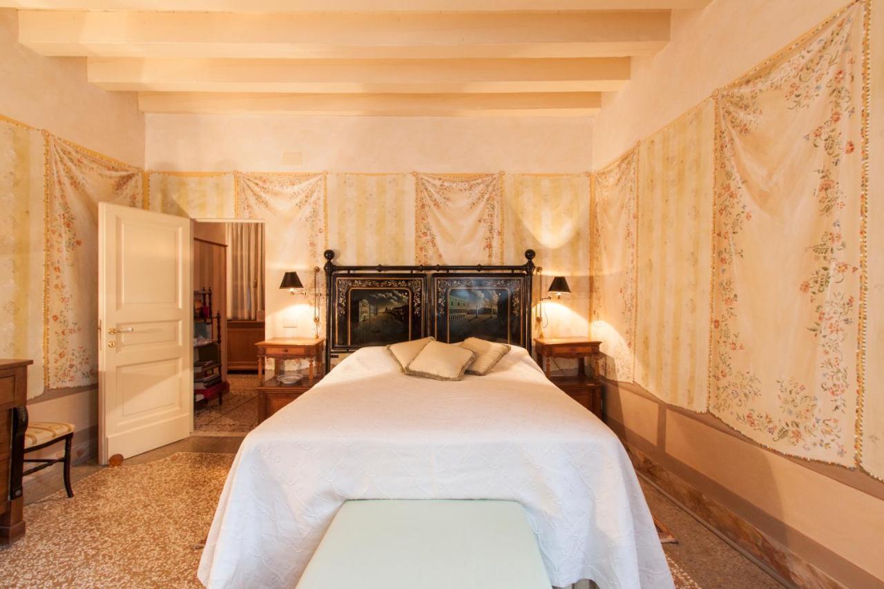 Explore Venice From A Sophisticated Hideaway In San Polo Kültér fotó