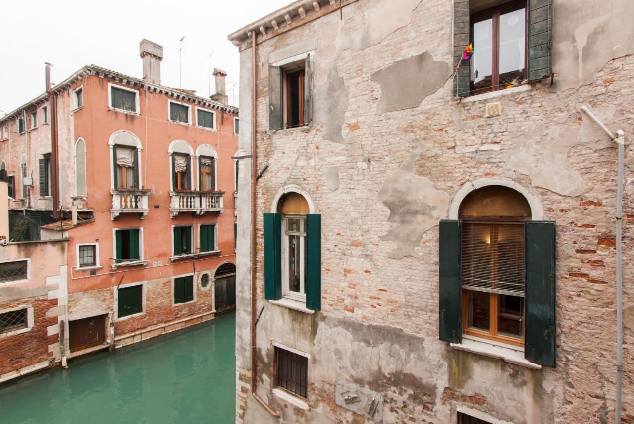 Explore Venice From A Sophisticated Hideaway In San Polo Kültér fotó