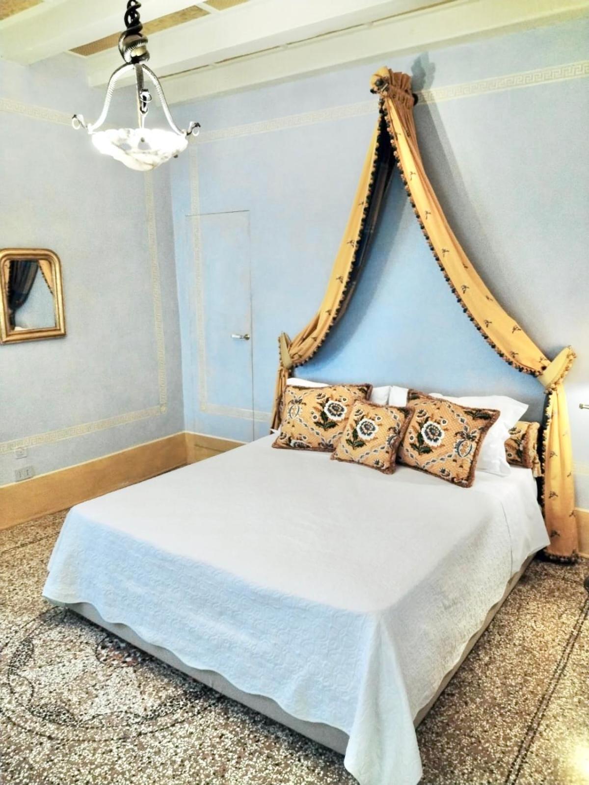 Explore Venice From A Sophisticated Hideaway In San Polo Kültér fotó